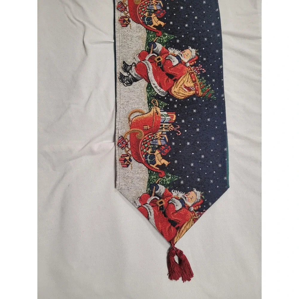 Christmas‎ Table Runner Santa Sleigh Gifts Trees Winter Snow Tassels 68 X 13in